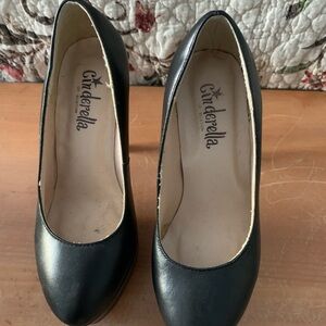 Beautiful shoes for women with small feet from Cinderella of Boston